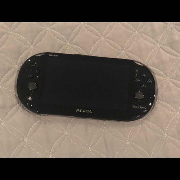 PS Vita with WiFi Bundle - Picture 4 of 7